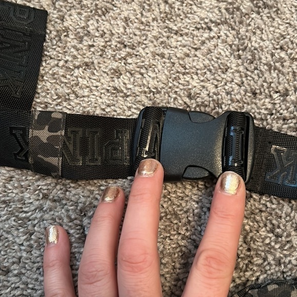 PINK VS Leopard Belt Bag - Picture 5 of 5